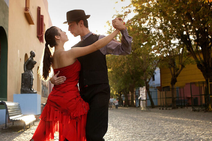 Международный день танца отметят в центре Кишинева в ритмах латино