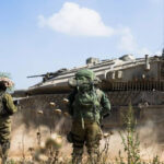 Израильские войска продвигаются к центру Рафаха