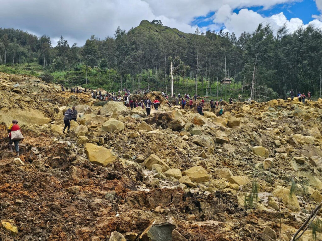 При оползне в Папуа-Новой Гвинее могли погибнуть более 2 000 человек