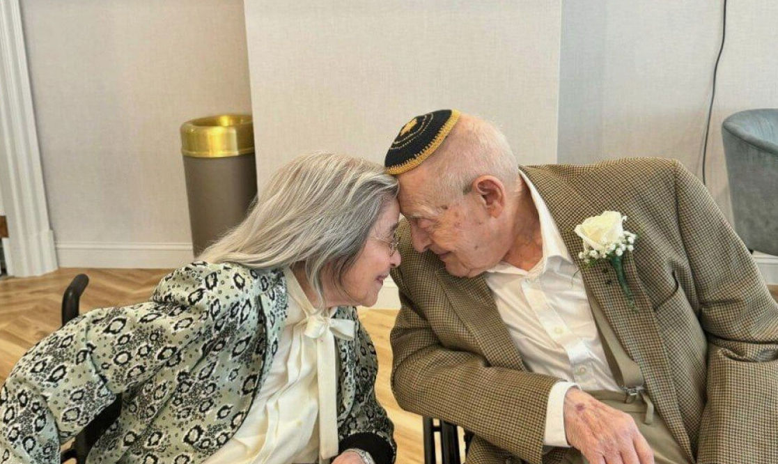 В США поженились 100-летний мужчина и 102-летняя женщина