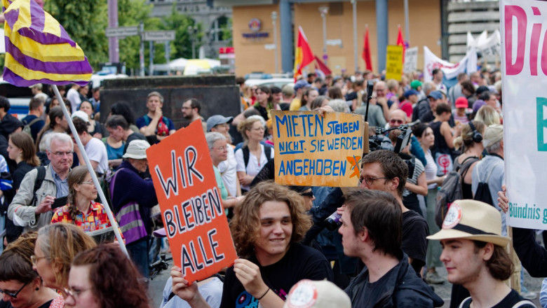 Тысячи людей протестовали в Берлине против высокой арендной платы и выселений