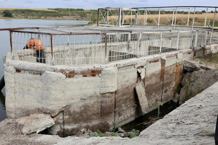 Повреждена дамба водохранилища, снабжающего водой города Единцы и Купчинь