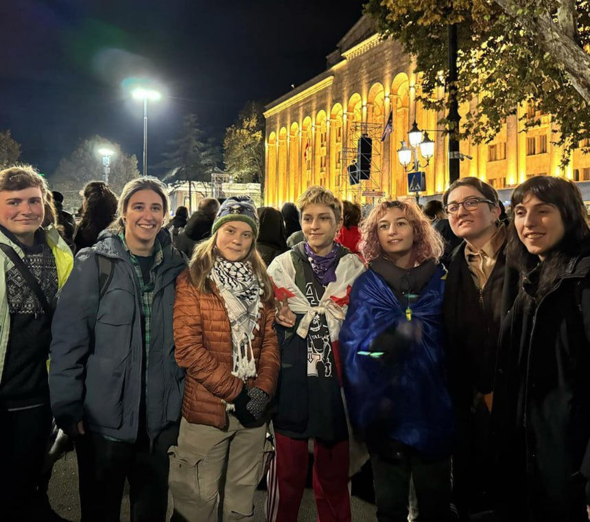 Грету Тунберг заметили на митинге в Тбилиси