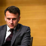 Макрон отказался уходить в отставку в случае вотума недоверия правительству