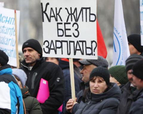 В центре Кишинева и в Бельцах проходят протесты железнодорожников