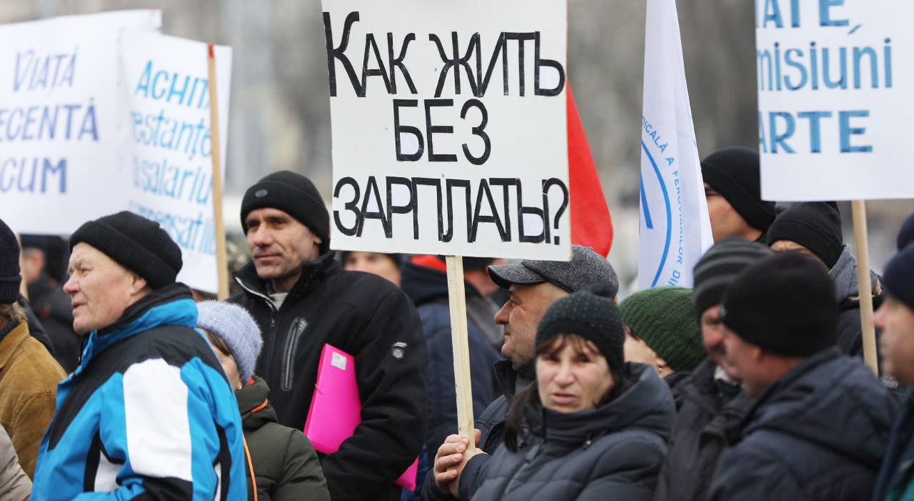 В центре Кишинева и в Бельцах проходят протесты железнодорожников