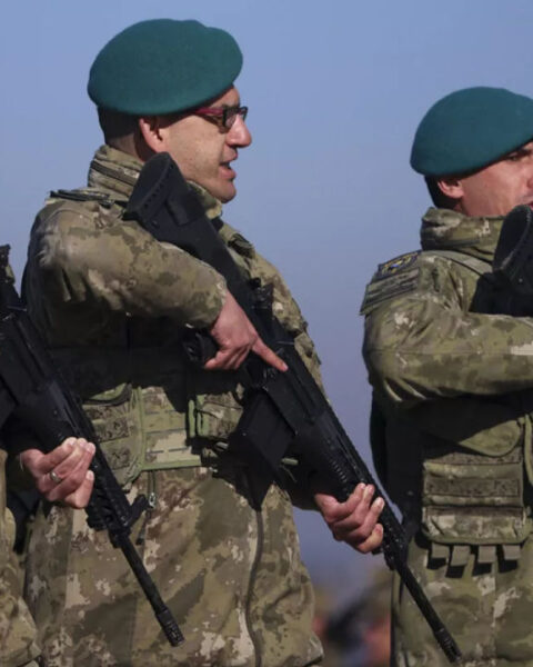 Дополнительные миротворческие силы прибывают в Боснию на фоне роста напряженности