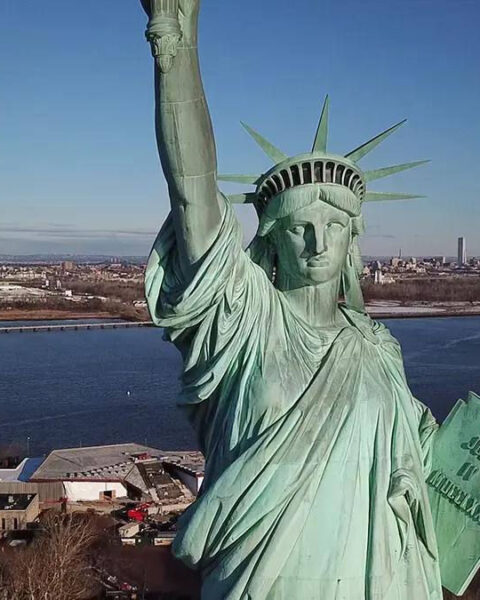 Французский евродепутат требует от США вернуть Статую Свободы