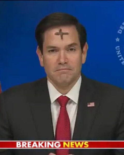 Госсекретарь США вышел в прямой эфир с пепельным крестом на лбу