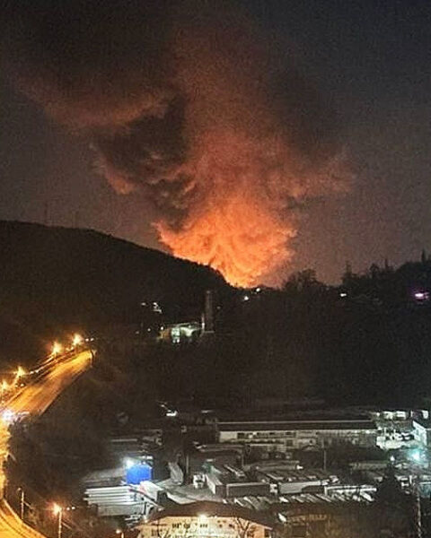 На нефтебазе в российском Туапсе после атаки дронов загорелся резервуар с бензином