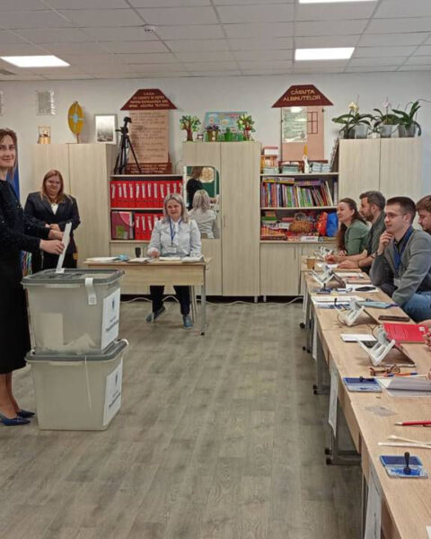 В Румынии проходят президентские выборы