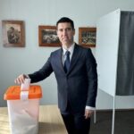 Майя Санду и Михай Попшои проголосовали во втором туре президентских выборов Румынии