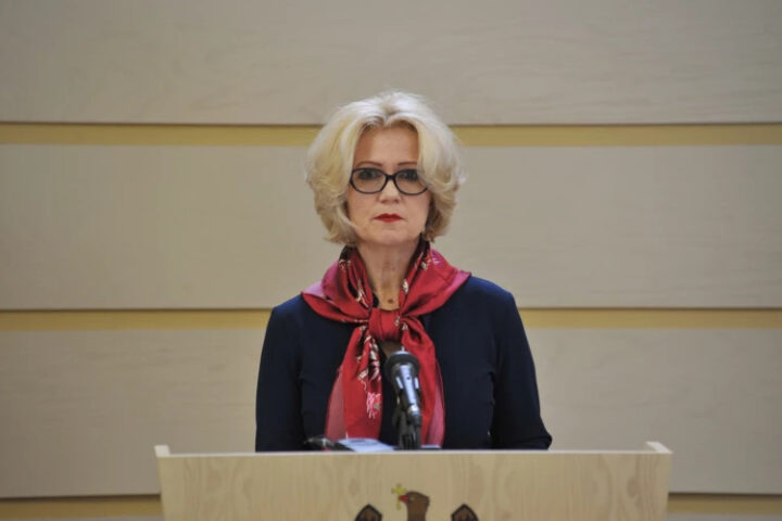 БКС предлагает выделить по 3000 леев семьям с детьми в классе с 1 по 9