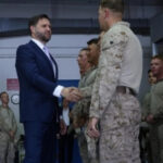 Дж. Д. Вэнс встретился с войсками, развернутыми в Лос-Анджелесе для контроля над протестами