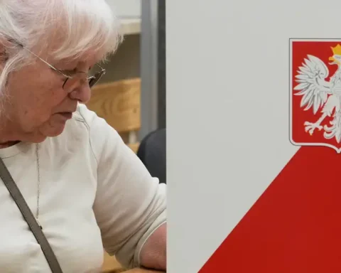 Экзитпол: Консерватор Навроцкий лидирует на выборах в Польше