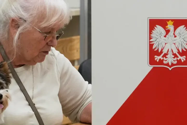 Экзитпол: Консерватор Навроцкий лидирует на выборах в Польше
