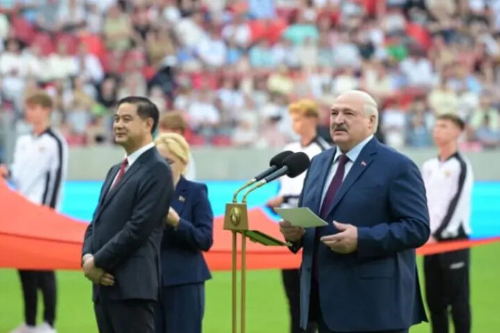 Лукашенко предложил установить памятник Си Цзиньпину в Минске