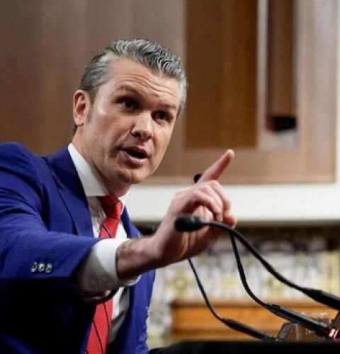 Министр обороны США: "Трамп стремится к миру"