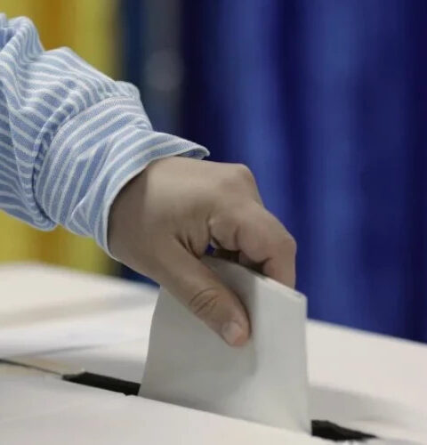 Открытие избирательных участков в России на осенних парламентских выборах