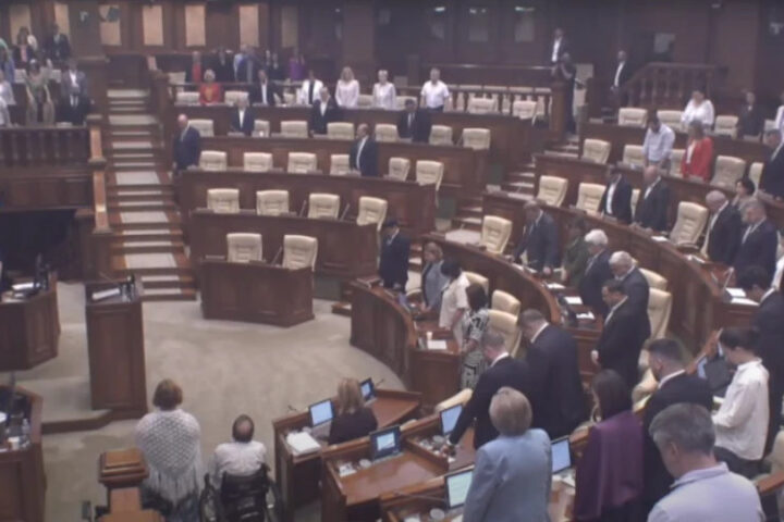 Парламент Республики Молдова увековечил память жертв недавних атак в Украине