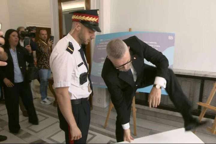 Польский депутат раскритиковал выставку, посвященную ЛГБТ, в сейме Польши