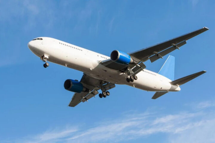 Полёт без назначения: Пассажирский самолёт провёл 32 часа в воздухе и вернулся обратно.