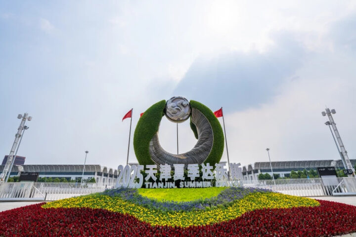 Премьер Китая выступил за развитие глобального торгово-экономического сотрудничества