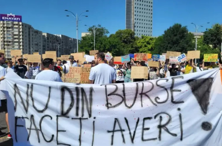 Протесты учеников и студентов в Бухаресте: причины недовольства