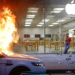 Протесты в Лос-Анджелесе: Apple отключила украденные мародерами iPhone