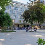 Студенты-бакалавры сдают экзамен по иностранному языку