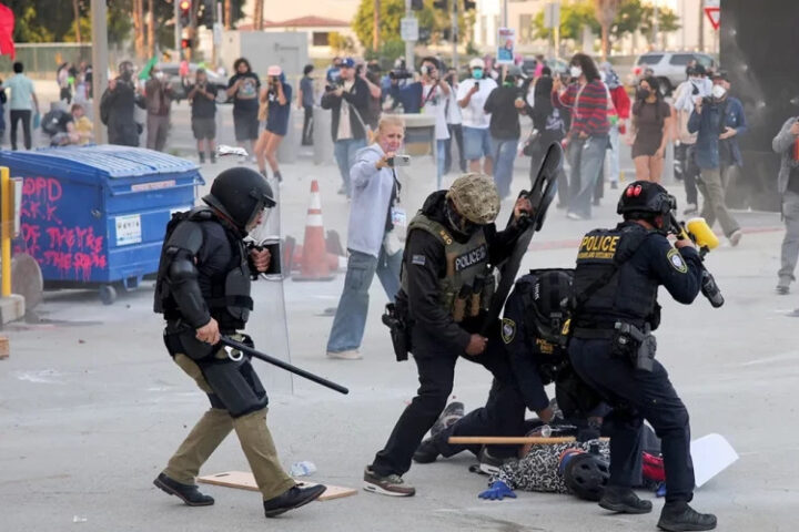 Трамп: "На протестах в Лос-Анджелесе люди получают деньги"