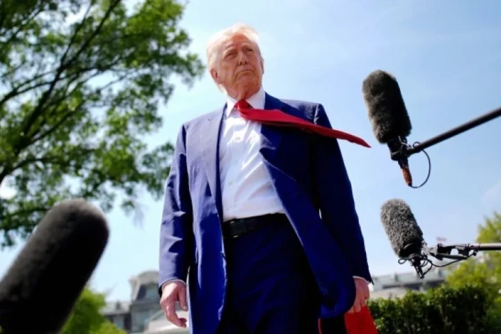 Трамп объявил о "полном контроле над воздушным пространством Ирана" и потребовал "безоговорочной капитуляции"