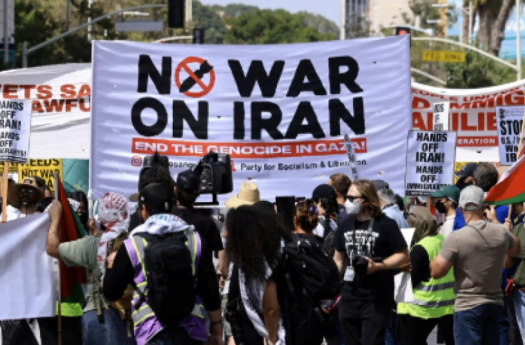 Тысячи американцев протестуют против атак США на Иран