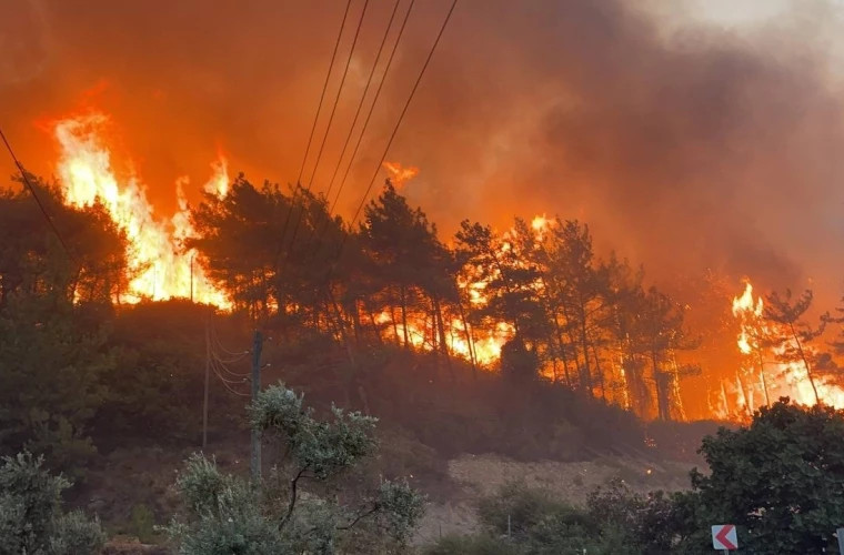 В Хорватии осуществляется эвакуация туристов с ряда курортов