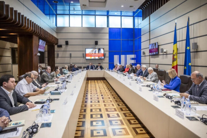 В парламенте подписана декларация о суверенной политике Молдовы на XXI век