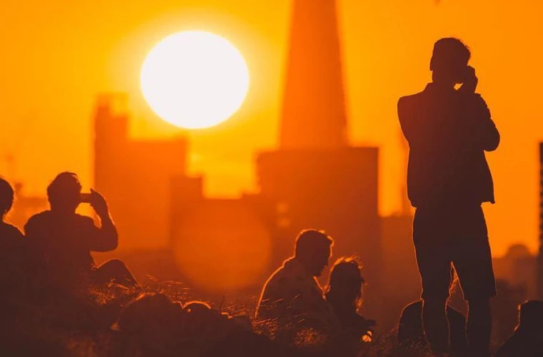 Великобритания "тает": Жара становится невыносимой