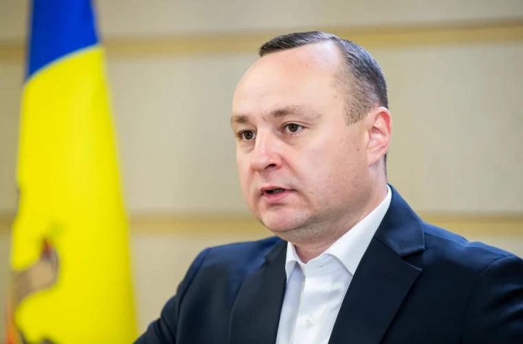 Влад Батрынча: "Ваши действия только усугубляют бедность и добавляют стране новые долги"