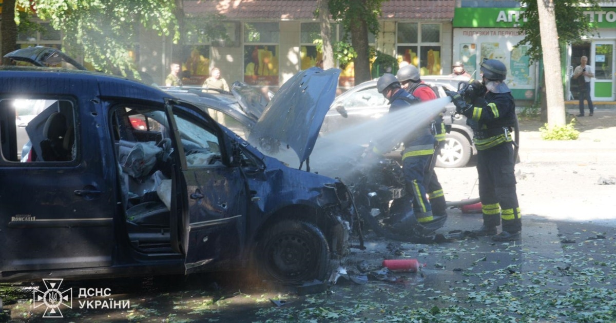Zelenskyy Accuses Russia of Deliberately Targeting Civilians In Deadly Sumy Air Strikes