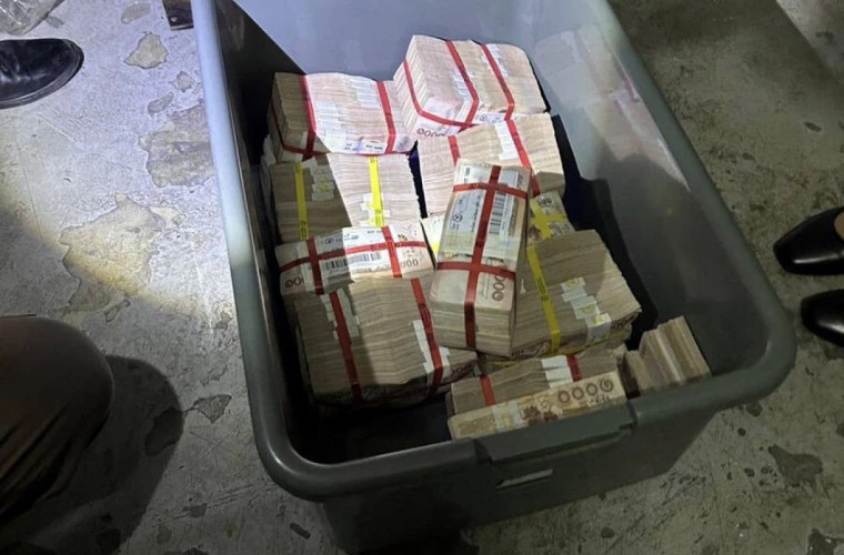 Жительница Таиланда нашла на свалке пакет с десятками миллионов наличными.