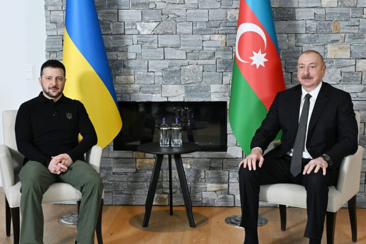 Алиев призвал Украину не сдаваться и готовит судебные иски против России