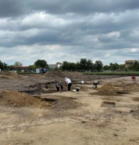 Археологи обнаружили древнее поселение бронзового века в Германии перед строительством стадиона
