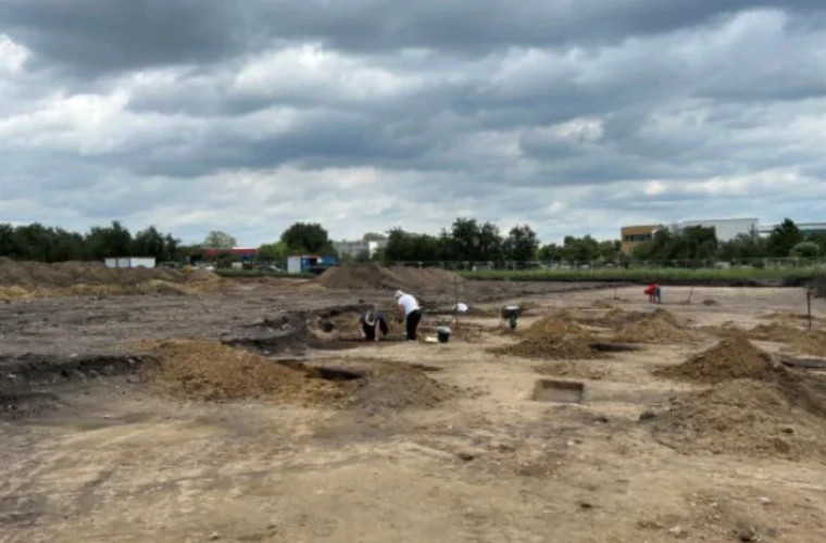 Археологи обнаружили древнее поселение бронзового века в Германии перед строительством стадиона