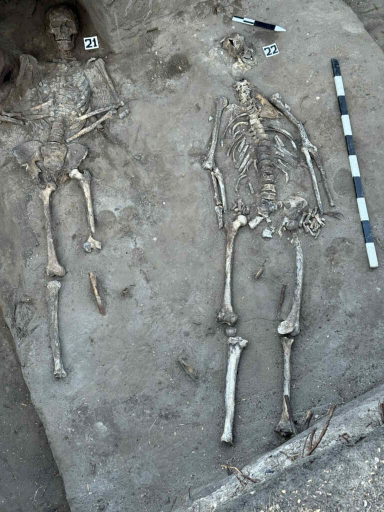 Археологи обнаружили восемь захоронений XV века в центре Кишинева