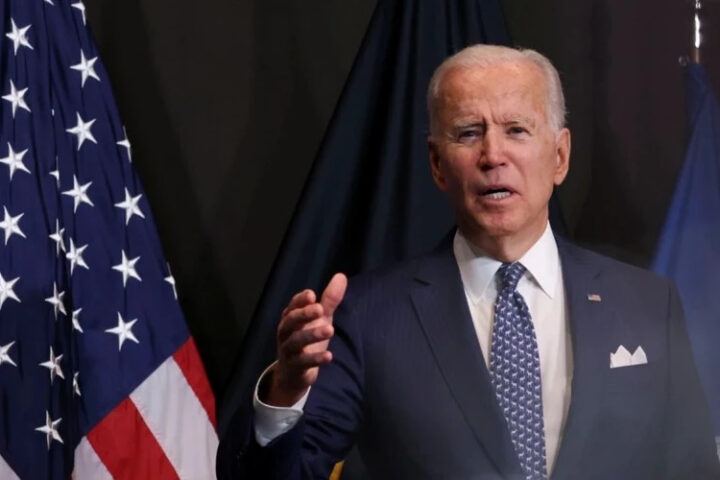 Байден передал права на свои будущие мемуары: кому и за какую сумму