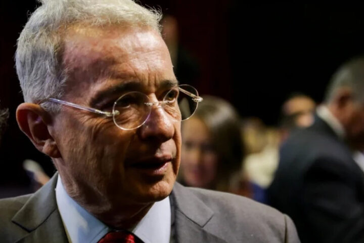 Бывший президент Колумбии осужден за коррупцию и давление на свидетелей