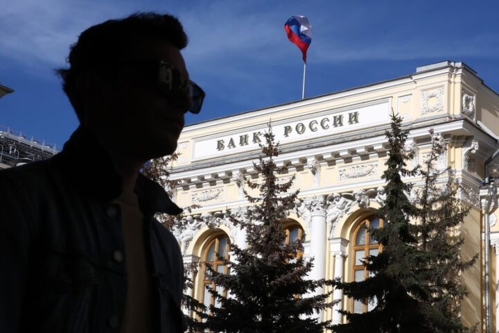 Центробанк России готов снизить ключевую ставку из-за экономических трудностей