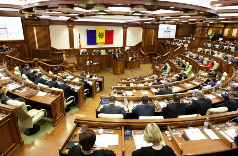 Депутаты БКС покинули заседание парламента для участия в акции протеста