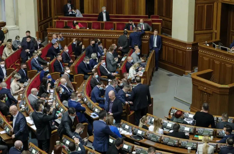 Депутаты "Слуги народа" выступают против реформы НАБУ и САП из-за страха преследований