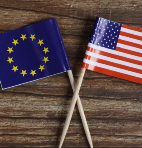 Европейские лидеры обсуждают новое торговое соглашение ЕС и США с тарифами на импорт в 15%