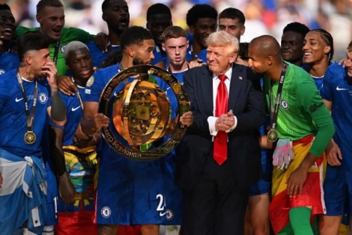 ФИФА вручила Трампу оригинальный трофей Клубного чемпионата мира